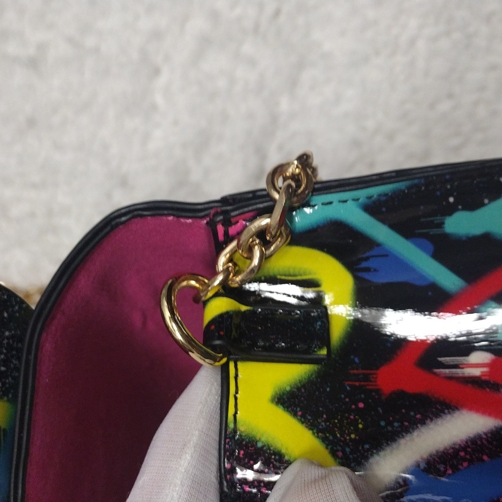 Betsey Johnson Graffiti Hearts Small Bow Flap Crossbody Purse - Picture 14 of 16